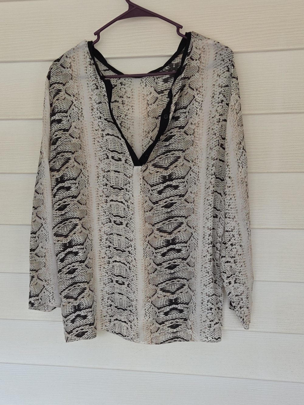 Zara Snake-Print Button Up V-Neck Long Sleeve Top in Black and Cream
